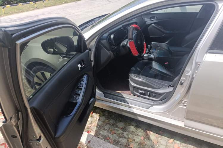 Used Kia K5 2011 2.0L Automatic DLX Driver Seat