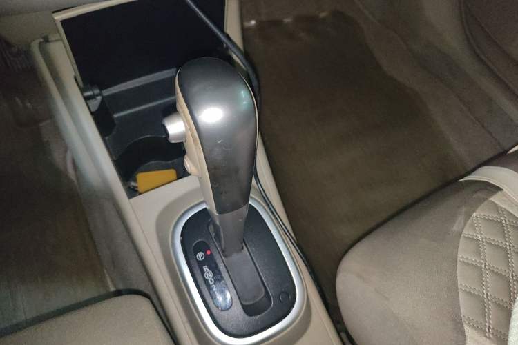 Used Nissan Tiida Sedan 2008 1.6L Automatic Fashion Edition Gear Lever