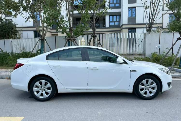 Used Buick Regal 2015 1.6T Leading Technology Model Rear Left 45 Deg