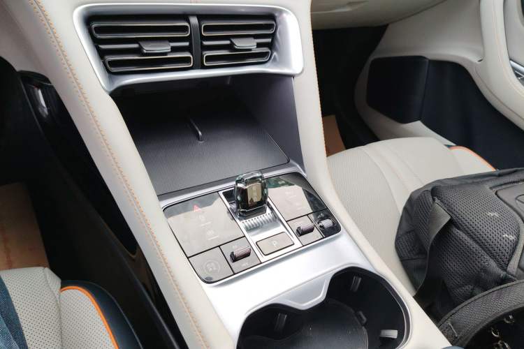 Used BYD Song PLUS New Energy 2023 Champion Edition DM-i 110KM Flagship PLUS Gear Lever