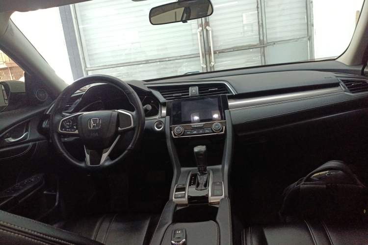 Used Honda Civic 2019 220TURBO CVT Dynamic Edition China VI Center Console