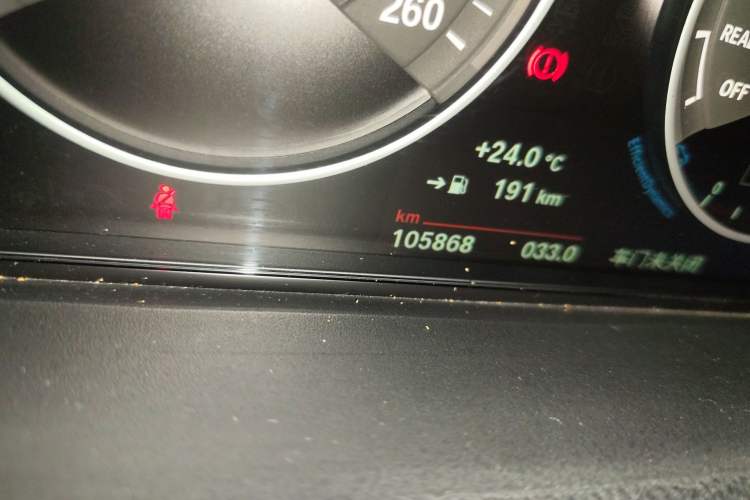 Used BMW 3 Series 2018 320Li Fashion Model Odometer Close Up