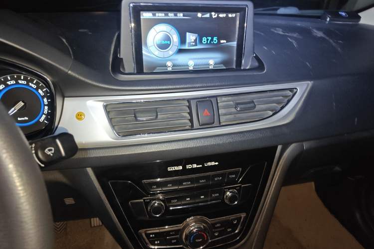 Used CHANGAN Alsvin V7 2015 1.6L Manual Enjoyment Model China V Standard Audio And AC Panel