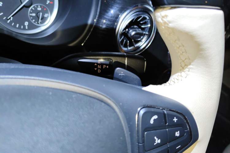 Used Mercedes-Benz Vito 2021 2.0T Elite Version 7 Seats Gear Lever