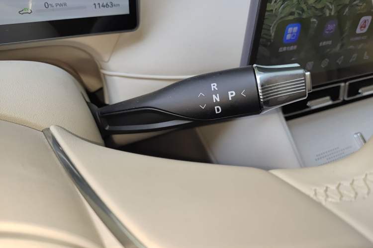 Used VOYAH FREE 2025 Model FREE+ Rear-Drive Qiankun Edition Gear Lever