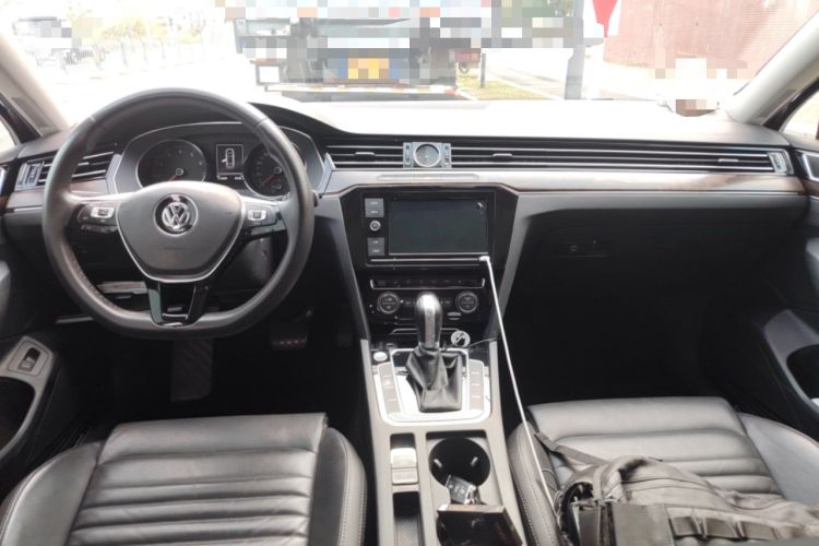 Used Volkswagen Magotan 2019 330TSI DSG Luxury Version China VI Standard Center Console