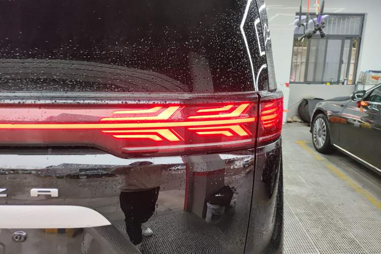 Used Denza D9 2024 DM-i 1050 Luxury Model
