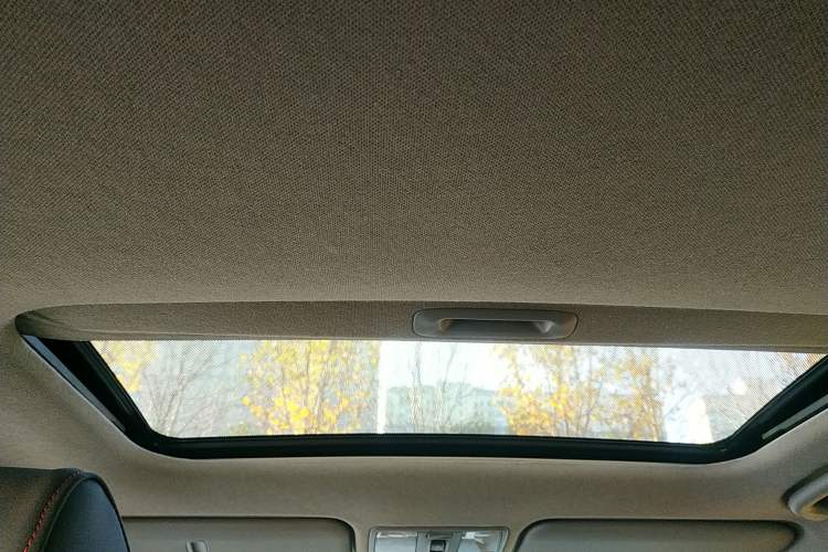 Used Hyundai Verna Ray 2016 1.4L Automatic Leading-Edge GLX Headliner