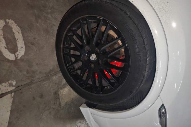 Used Porsche Cayenne 2011 Cayenne 3.0T Right Front Wheel Hub