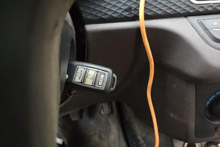 Used Dongfeng Fengon 330 2019 1.5L 330S Manual Luxury Van China VI Standard Vehicle Key