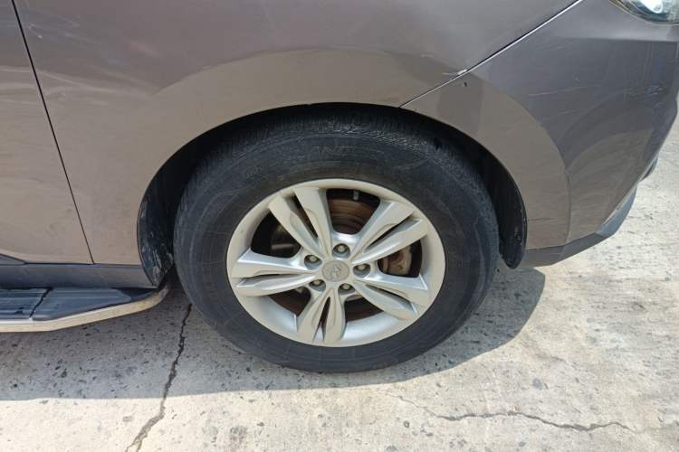 Used Hyundai ix35 2010 2.0L Automatic Two-Wheel Drive Elite Edition GLS Right Front Wheel Hub