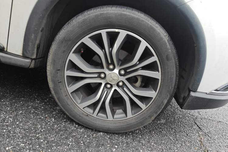 Used Mitsubishi Outlander 2017 2.0L Two-Wheel Drive Glory Edition 5 Seats