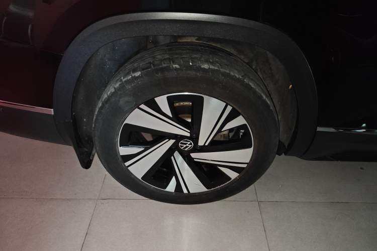 Used Volkswagen Teramont 2022 380TSI Four-Wheel Drive Prestige Luxury Edition Right Rear Wheel Hub