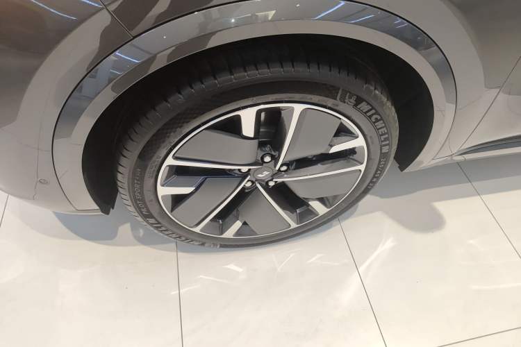 Used Li Auto L8 2025 Max Smart Refresh Edition Left Front Wheel Hub