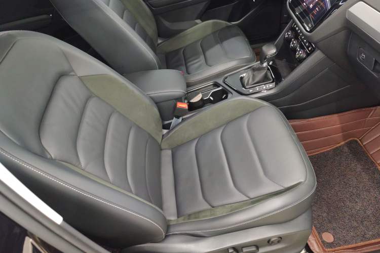 Used Volkswagen Tiguan L 2020 330TSI Automatic Two-Wheel Drive Smart Luxury Edition China VI Standard Right Front Seat