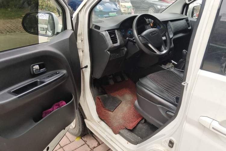 Used Jinbei Gold Hiace 2021 1.5L Passenger Vehicle Travel Lion 5-Seater Driver Seat