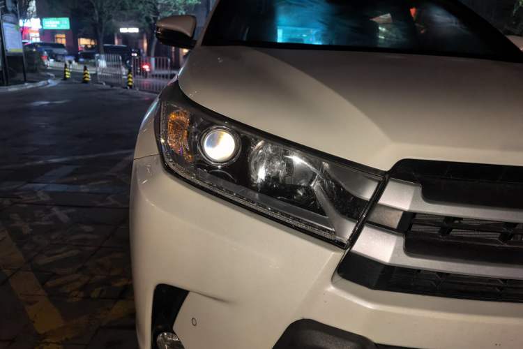 Used Toyota Highlander 2018 2.0T Four-Wheel Drive Luxury Edition 7 Seats China V Emission Standard