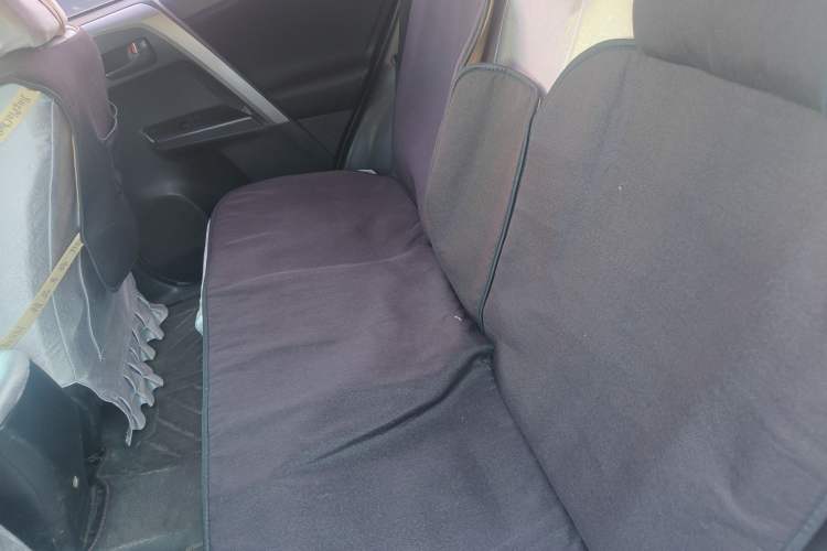 Used Toyota RAV4 2016 2.0L CVT Two-Wheel Drive Fashion Edition China V Standard Left Rear Seat