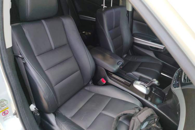 Used Honda Crosstour 2014 2.4L Luxury Edition Right Front Seat