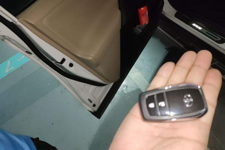 Used Toyota RAV4 2013 2.5L Automatic 4x4 Elite Edition Interior 1