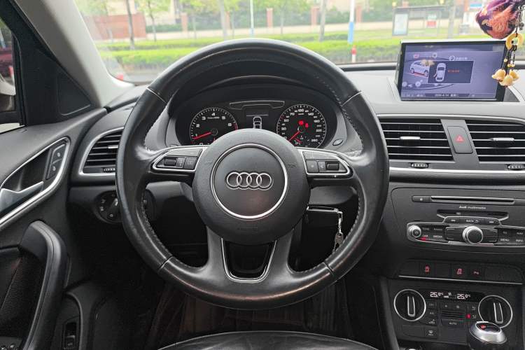 Used Audi Q3 2018 30th Anniversary Edition 35 TFSI Fashion Model Steering Wheel