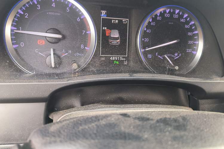 Used Toyota Highlander 2018 2.0T Four-Wheel Drive Luxury Edition 7 Seats China V Emission Standard Odometer Close Up