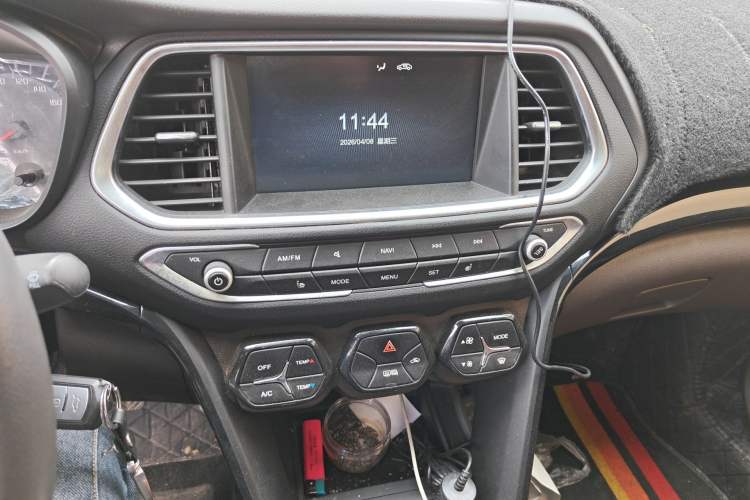 Used GAC Trumpchi GS4 2017 235T Manual Two-Wheel Drive Luxury Edition Audio And AC Panel