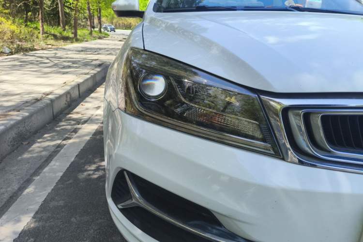 Used Geely Auto Emgrand 2019 Leading Edition 1.5L Manual Fashion Model China V Standard
