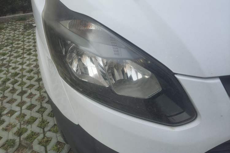 Used Ford Transit 2017 2.0T Diesel Multi-Function Commercial Vehicle Mid-Drive Mid-Roof China V Standard