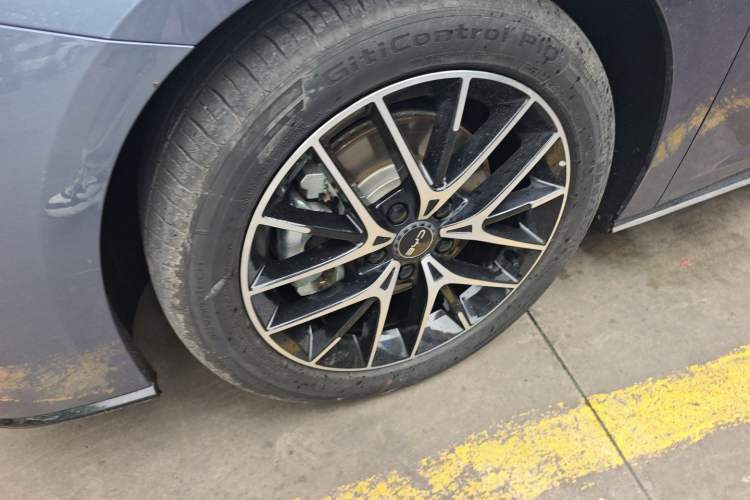 Used BYD Seal 2024 HONOR Edition DM-i 1.5L 121km Prestige Model Left Front Wheel Hub