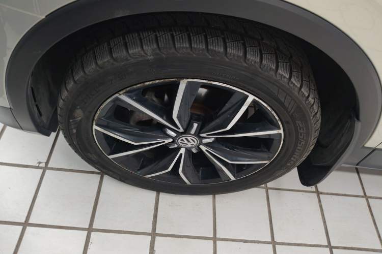 Used Volkswagen Tiguan L 2017 330TSI Automatic Two-Wheel Drive Flagship Edition Left Front Wheel Hub