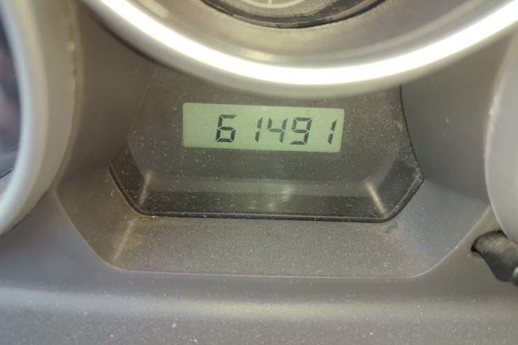 Used FAW Weizhi V2 2010 1.3L Manual Luxury Version Odometer Close Up