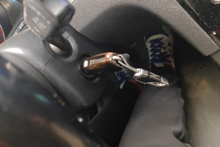 Used Volkswagen Bora 2014 1.6L Manual Fashion Edition Vehicle Key