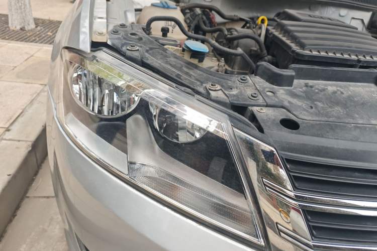 Used Volkswagen Lavida 2013 1.6L Automatic Luxury Edition Right Front Headlight