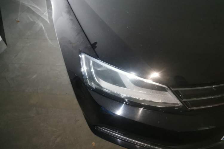 Used Volkswagen Sagitar 2015 1.6L Automatic Comfort Model Right Front Headlight