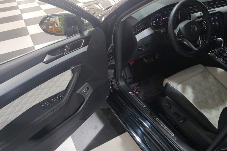 Used Volkswagen Magotan 2023 2 Million Units Commemorative Edition 330TSI DSG Luxury Version Driver Seat