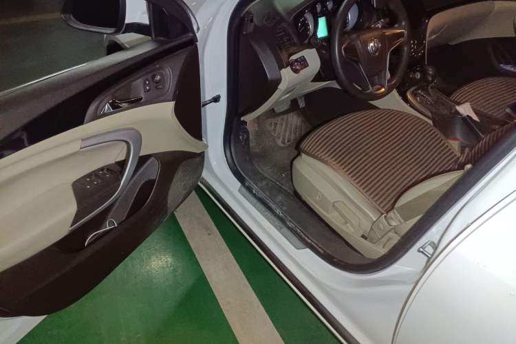 Used Buick Regal 2015 2.0L Leading Fashion Edition Driver Seat