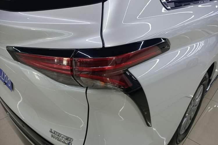 Used Toyota SIENNA 2021 2.5L Hybrid Premium Edition