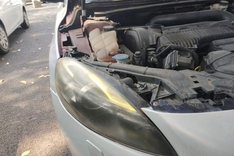 Used Volvo V40 2013 2.0T Zhiya Edition Right Front Headlight