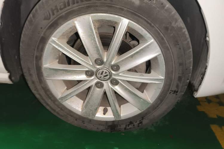 Used Volkswagen Polo 2014 1.4L Manual Comfort Edition Right Front Wheel Hub