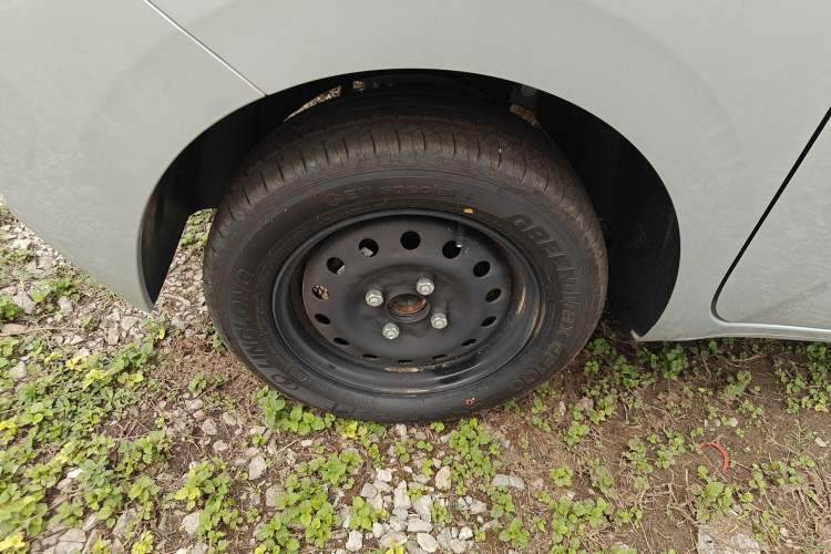 Used Wuling Zhiguang New Energy 2025 Standard Model Right Rear Wheel Hub