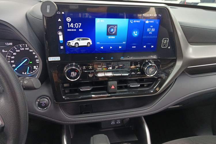 Used Toyota Highlander 2023 2.5L Smart Electric Hybrid Dual-Drive Elite Version 7 Seats Audio And AC Panel