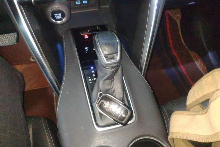 Used Toyota Harrier 2022 2.0L CVT Two-Wheel Drive Deluxe Edition