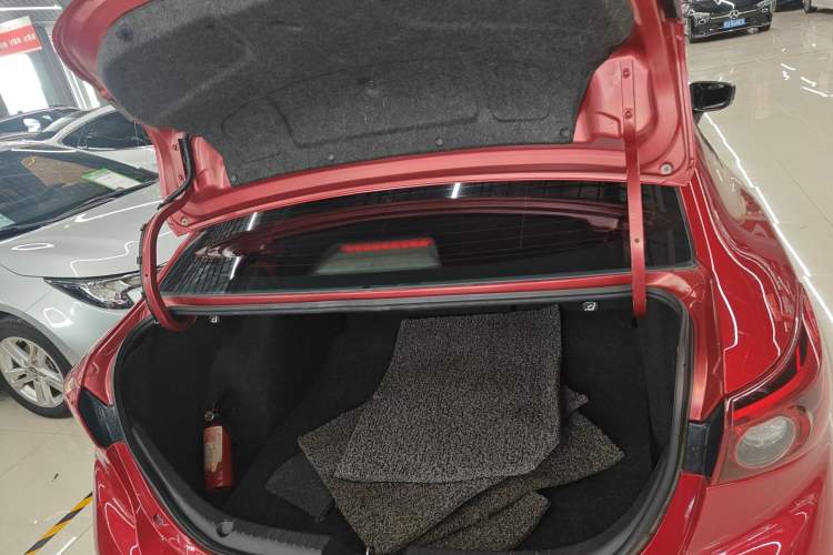 Used Mazda 3 Axela 2017 Sedan 1.5L Automatic Luxury Model Emission Standard China V