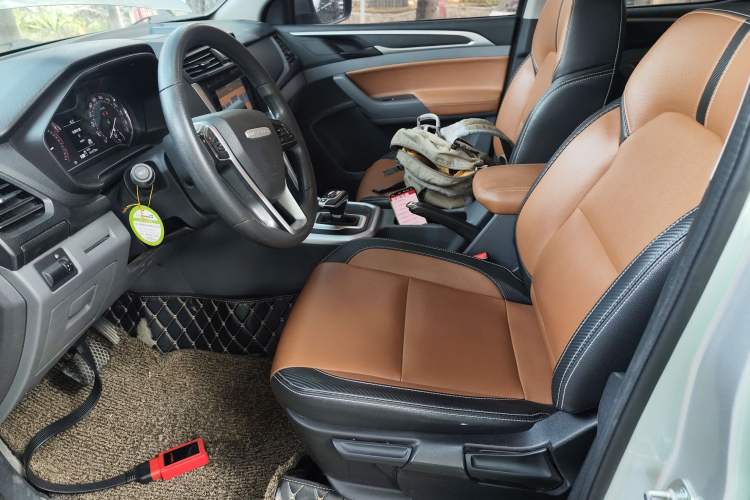 Used SAIC MAXUS T70 2020 2.0T Gasoline Automatic 4x4 Comfort Edition Standard Box with High Ground Clearance