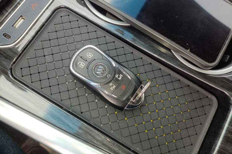 Used Buick GL8 2022 ES Landtrek 653T Luxury Edition