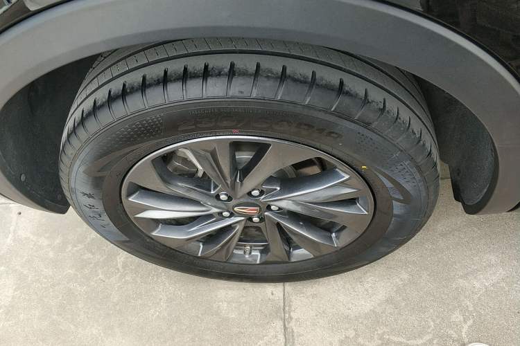 Used Hongqi HS5 2025 2.0T Two-Wheel Drive Flagship Pro Edition Right Rear Wheel Hub