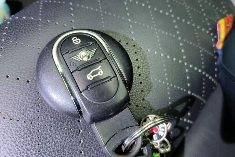 Used MINI MINI 2019 1.5T COOPER Artist