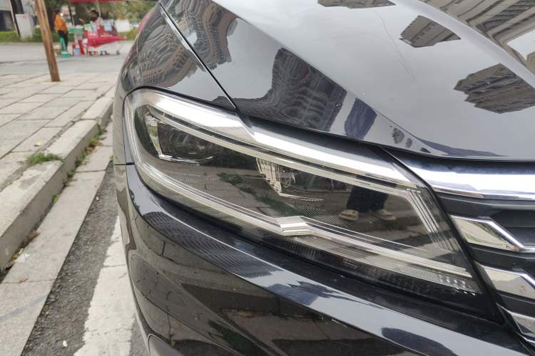 Used Volkswagen Lavida 2021 280TSI DSG Comfort Edition Right Front Headlight