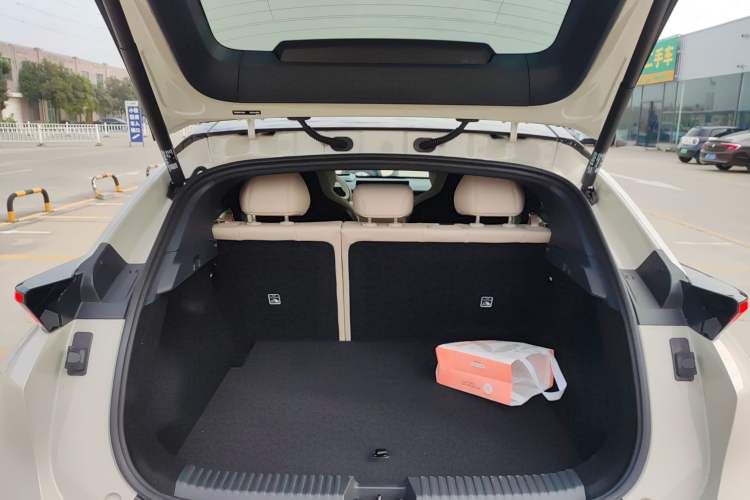 Used Lynk & Co Z20 2025 530 km Range Rear-Wheel Drive Max
